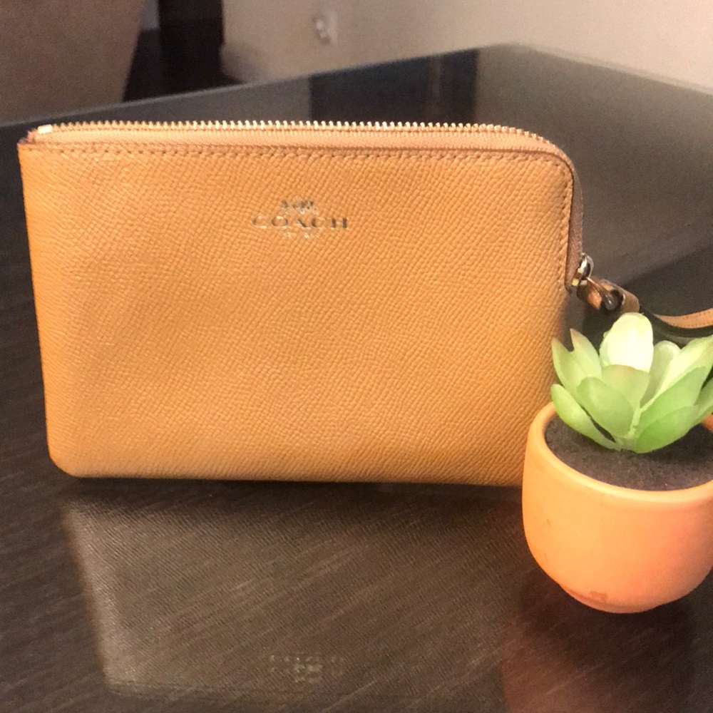 Coach wristlet tan new